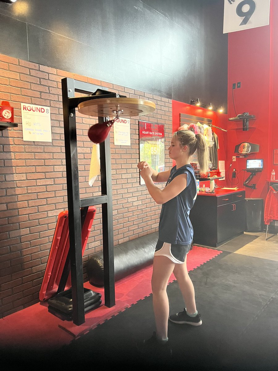 Mattingly_2028's tweet image. I had my first kickboxing class today.  Getting stronger 💪 in the off-season.  Can’t wait to be with my team tomorrow!  Stay away 🌧️!!! @LadyLightningG3 ⚡️ #getstruck ⚡️#9Rounds 🥊