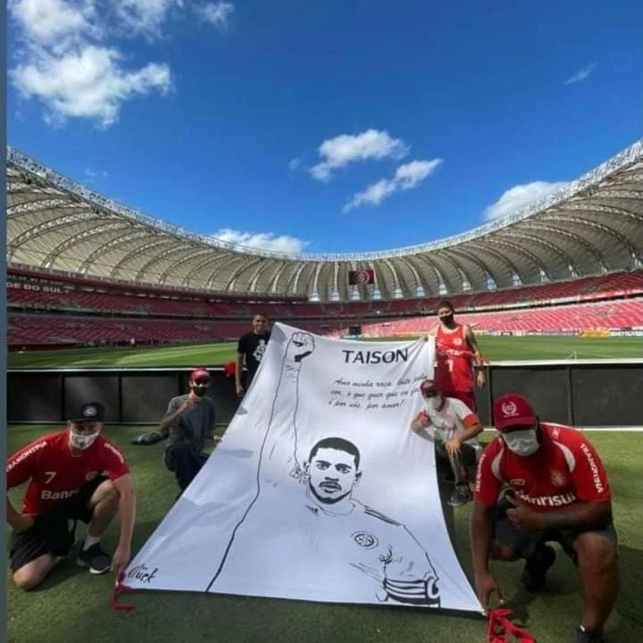 PopularOficial's tweet photo. Sempre será lembrado pela sua torcida, Ídolo. Colorado de Coração, Enterrou o rival e o colocou no lugar.
Só sucesso para você.
Nego Taison é Popular! ✊🏿🇦🇹 https://t.co/ifcQRhOmwL