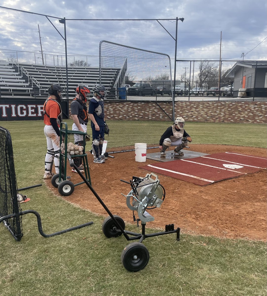 BaseballCushing's tweet photo. Thanks to Gatlin Goodson OF @UCO and Wyatt Gray catcher @UCO for coming and working with our guys at practice.  We appreciate your time!!
@UCOBaseball @good_gat @WyattGray @Okladrillers https://t.co/HnQqmiTmSx