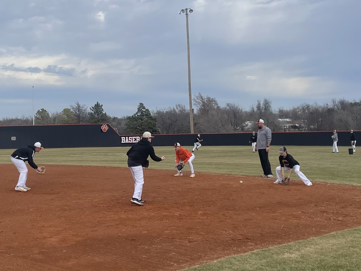 BaseballCushing's tweet photo. Thanks to Gatlin Goodson OF @UCO and Wyatt Gray catcher @UCO for coming and working with our guys at practice.  We appreciate your time!!
@UCOBaseball @good_gat @WyattGray @Okladrillers https://t.co/HnQqmiTmSx