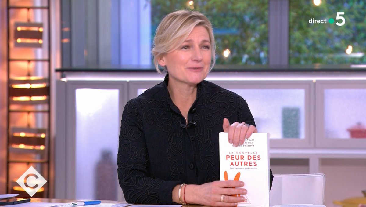 Présentation avec plaisir de notre dernier ouvrage "La nouvelle peur des autres" avec #ChristopheAndré dans l'émission <a href="/cavousf5/">C à vous</a> 
Pour comprendre les symptômes et mécanismes de l'anxiété sociale, et les moyens d'en sortir.. ☺️

📺 france.tv/france-5/c-a-v…
#LaNouvellePeurDesAutres
