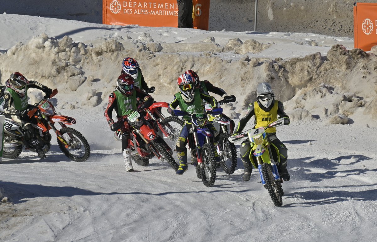 TropheeAndros_'s tweet photo. Cette étape d'Isola 2000 marque aussi le retour des funambules du 2 roues de l'AMV Cup !
Leur résolution pour 2023...? Etre toujours aussi fous !! 🤪😵‍
💥 Suivez le LIVE STREAMING 👉 https://t.co/obYWYGnJ2s

#tropheeandros #amvcup #motorcycle https://t.co/nJlSf8DWjH