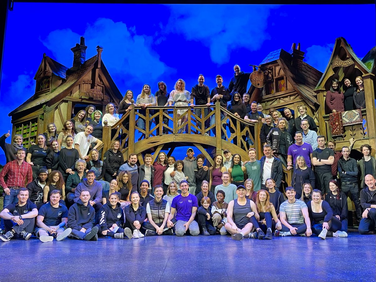 With only two performances left before our tour ends, let's hear a huge round of applause for our cast, crew, orchestra and creative team! 👏👏👏