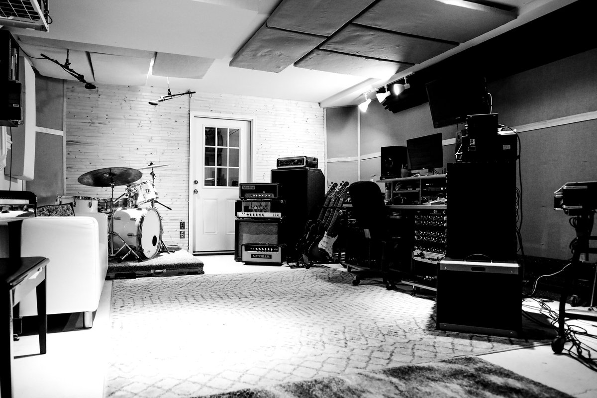 The funnest machine in the studio..😊 #producer #production #music #newalbum #studio #release #track #process #guitarplayer #synth #sessionmusician