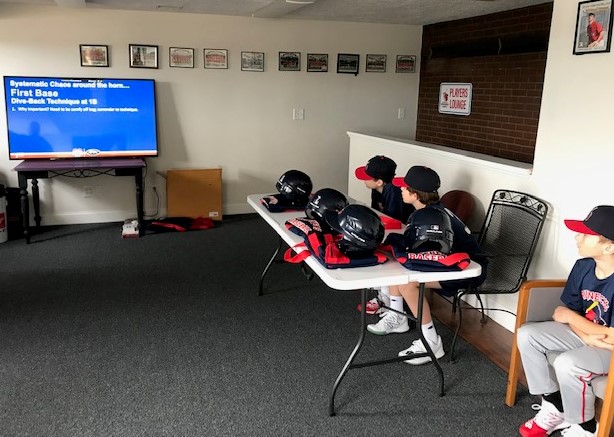 neruffnecks's tweet image. Classroom work is important too!
Going over some baserunning principles. #baserunning