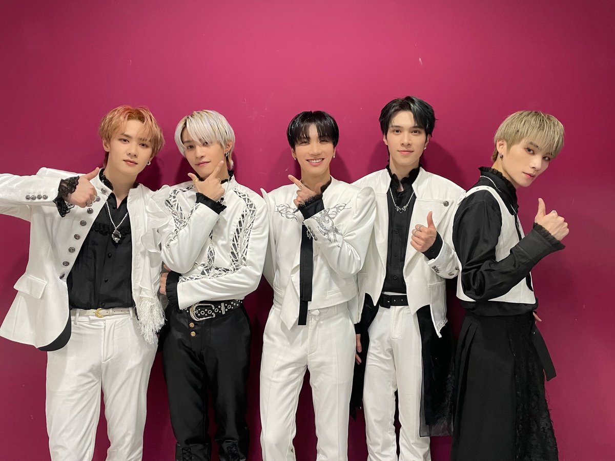 fan_france_ten's tweet photo. {👻 Vidéo} ~ 07.01.23
🎭 WayV a posté des selcas ainsi que deux photos de groupe suite au Show! Music Core.
« WayV✖️Music Core 🖤🤍 »
➛ TEN PHANTOM IN MUCORE
#MusicCorexTEN
#WayV_Phantom #เตนล์ #TEN
#TENLEE #WayV #NCT
#Kimi|ten france⁺³³✨
~~~
Cr : WayV_official https://t.co/mGhErhOfVB