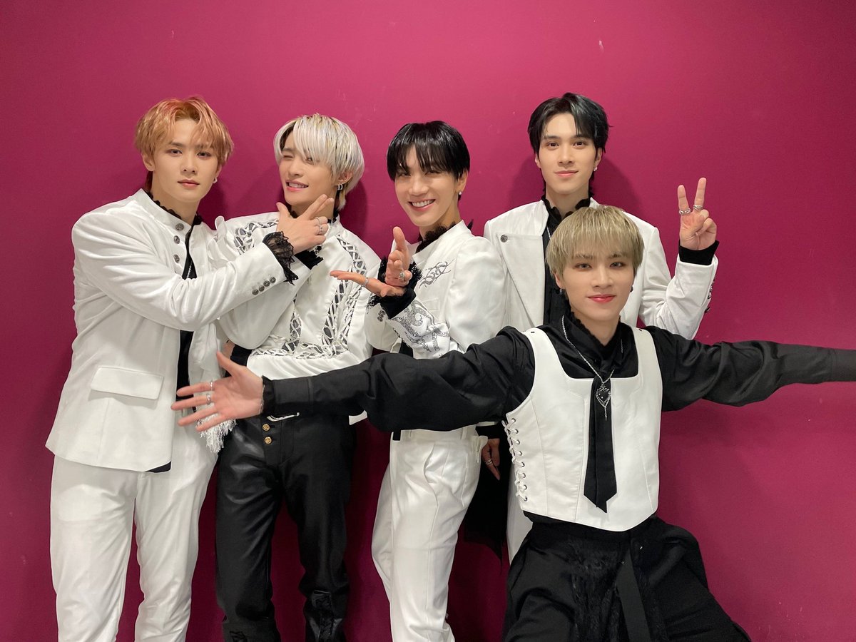 fan_france_ten's tweet photo. {👻 Vidéo} ~ 07.01.23
🎭 WayV a posté des selcas ainsi que deux photos de groupe suite au Show! Music Core.
« WayV✖️Music Core 🖤🤍 »
➛ TEN PHANTOM IN MUCORE
#MusicCorexTEN
#WayV_Phantom #เตนล์ #TEN
#TENLEE #WayV #NCT
#Kimi|ten france⁺³³✨
~~~
Cr : WayV_official https://t.co/mGhErhOfVB