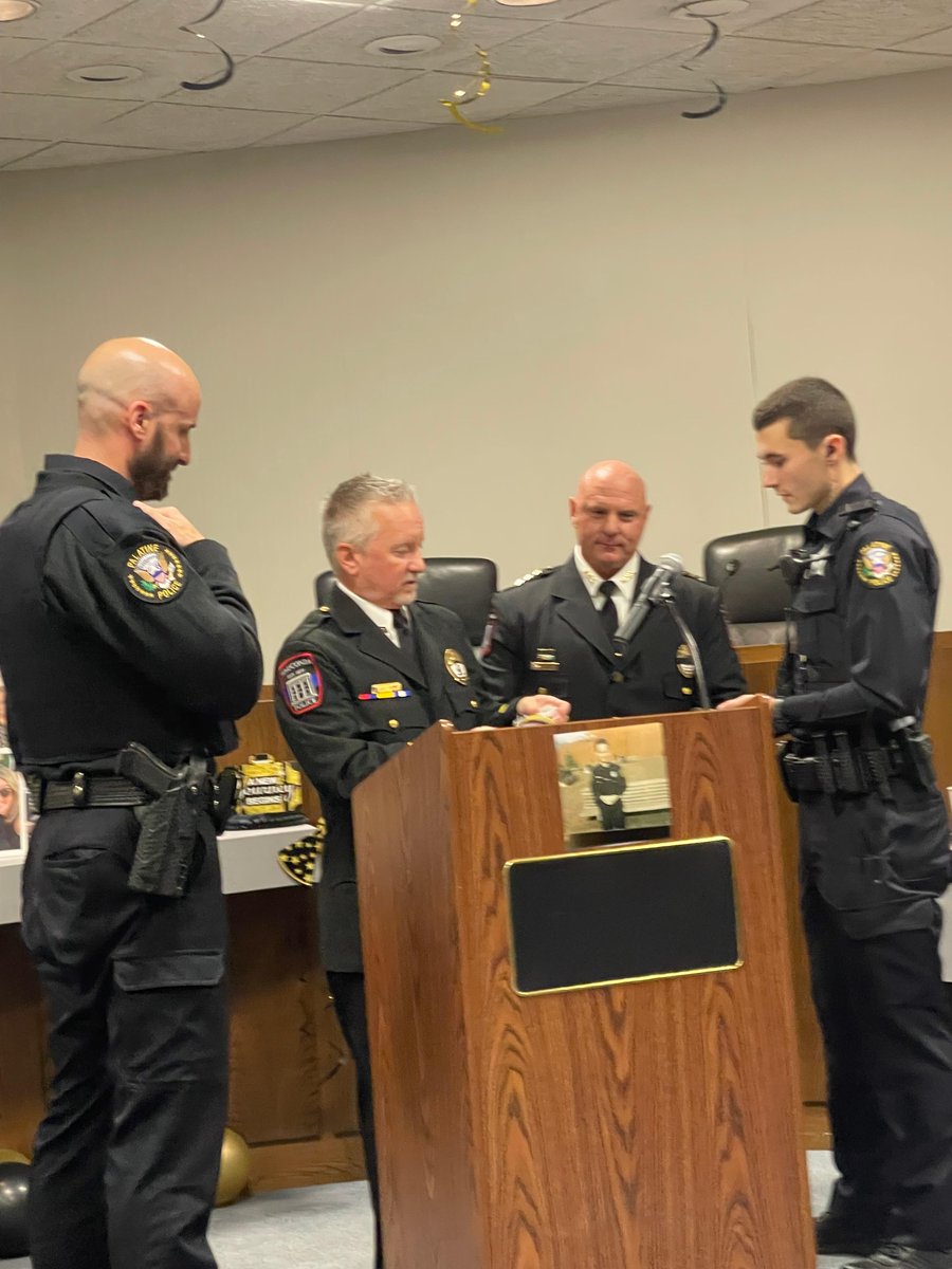 WaucondaPD's tweet photo. Congratulations to👮🏻‍♂️Sergeant Tim Burke on his retirement! Sgt. Burke served the Village of Wauconda for 26 years and will be greatly missed. The WPD family 🚓wishes him all the best in his retirement!💙#WaucondaPD #HappyRetirement https://t.co/kLJ0CgruY1