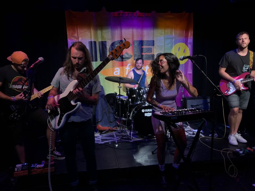 ONCEsomerville's tweet photo. Talk Chalk is playing with Mallcops and Christian Pace on Friday at The Rockwell! Get out and enjoy some live music on Friday the 13th. Tix on https://t.co/ng8o40yqux 🤘✨ #onceattherockwell #talkchalk #mallcops #christianpace #livemusic @tlkchlk @MallcopsMA @RockwellThtr https://t.co/wPlKVyqPZG