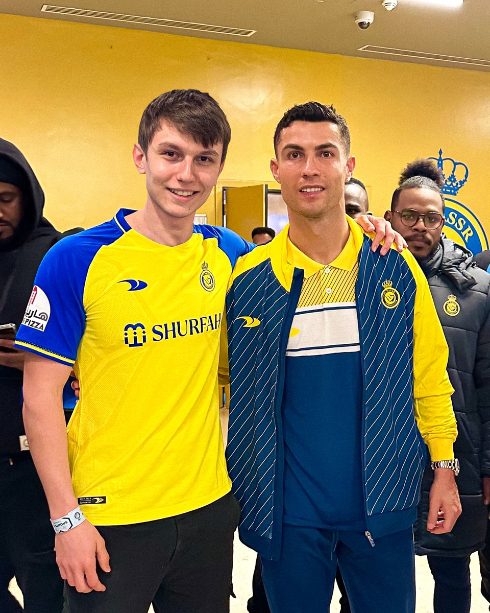 xDuttinho's tweet photo. life is crazy, still cant believe I met Ronaldo😭😭😭 https://t.co/QQfsH7cyCd