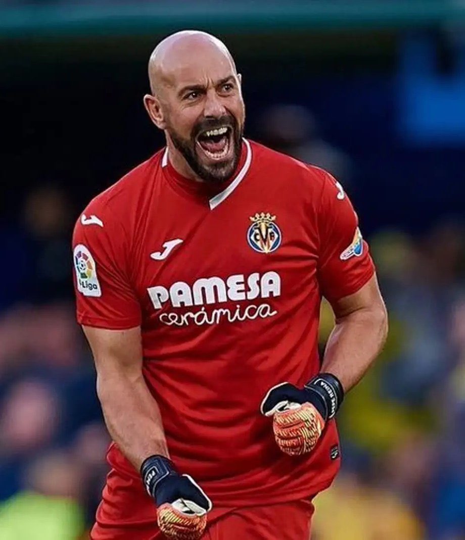 La experiencia es el mejor de los maestros, que espectáculo ver la exhibición de madurez de <a href="/PReina25/">Pepe Reina</a> en fase ofensiva y que nivel en portería. Chapeau!!!  (chapó) 🙌 
#VillarrealRealMadrid