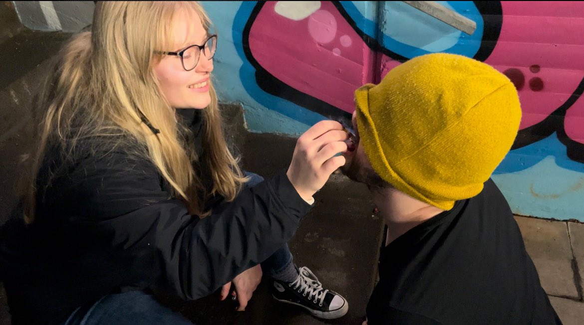 Ob mich das interessiert hat, dass er selbst nicht raucht? 🤭