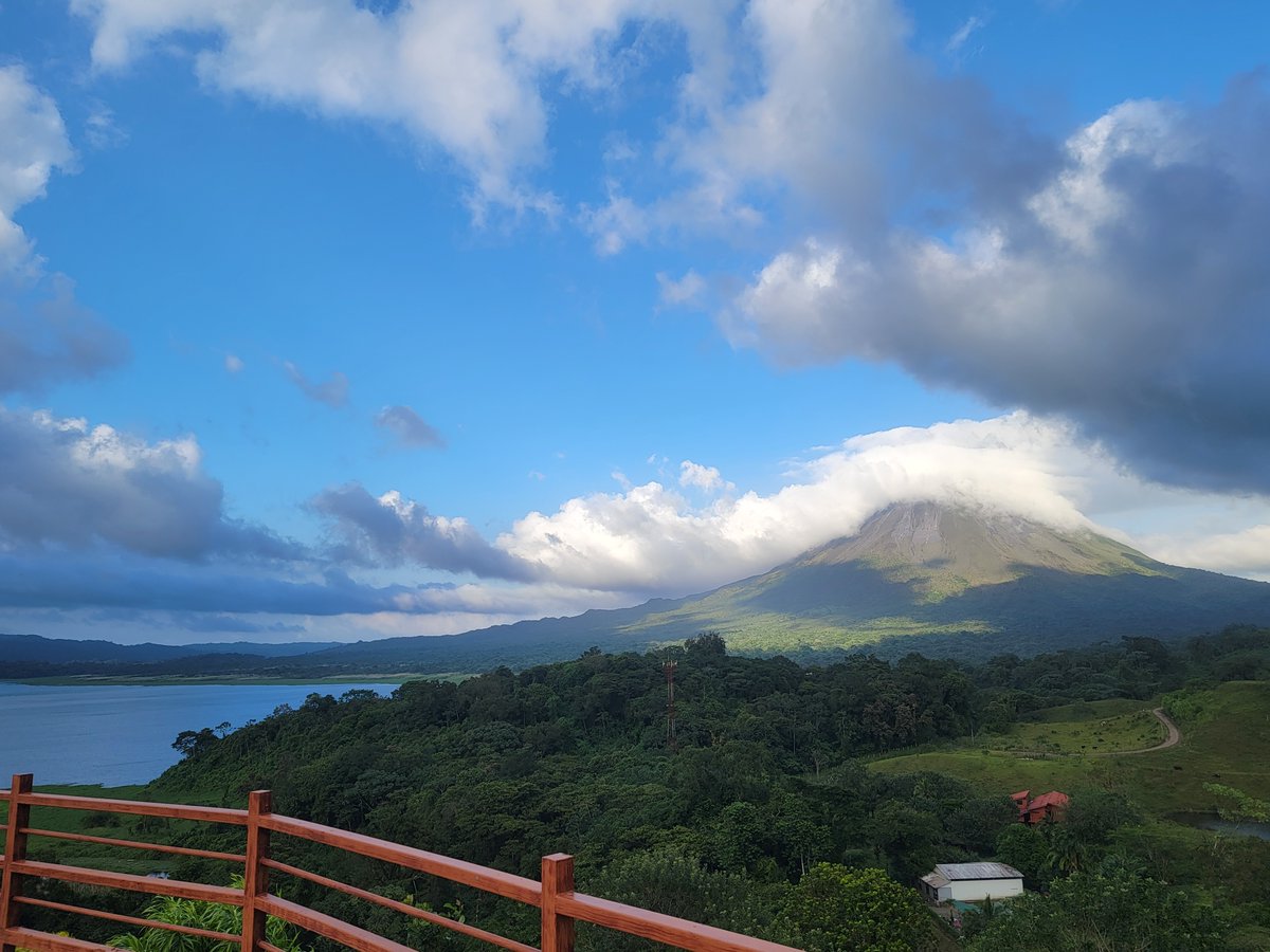 SWorkinger's tweet image. You know those memes of travel photos vs. reality?
This is one site that 100% lives up to the online pics.
#truthinadvertising #lindavista #costaricaroadtrip