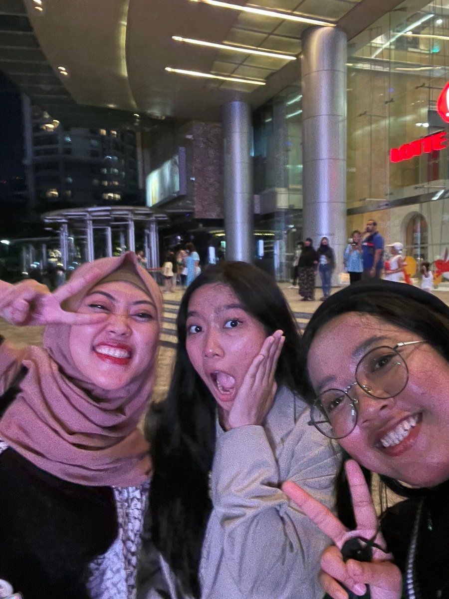 Afternoon with Stay ❤
Night with Myday 💙
My heart is full. Thank you girls 💝