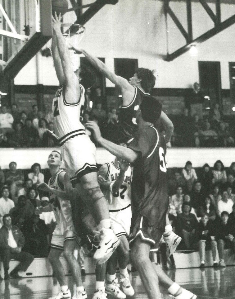 RavensFlyOnHigh's tweet image. Jan. 7, 1989 – Pat Giller scores 28 points in a 106-96 loss at Belmont in Nashville.
Jan. 7, 1999 – No. 6 Benedictine defeats No. 11 Central Methodist 78-57 behind Jessi Vercande’s 21 points in Atchison. Vercande makes 4 of 5 three-pointers and the Ravens improve to 12-2, 3-0