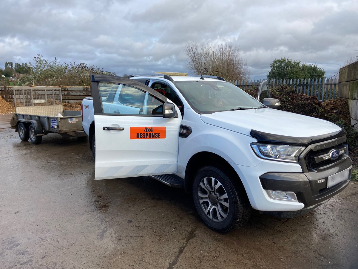HfdsSpecialsSCI's tweet photo. A great day supporting @Hfd4x4response with Christmas Tree Collections for @StMichaelsHosp. Also thanks to @chaz22011986 for the use of their vehicles &amp; trailer. Also thanks to Alfresco Grill, Hereford for the breakfast. #volunteering https://t.co/lhej7OjIP1