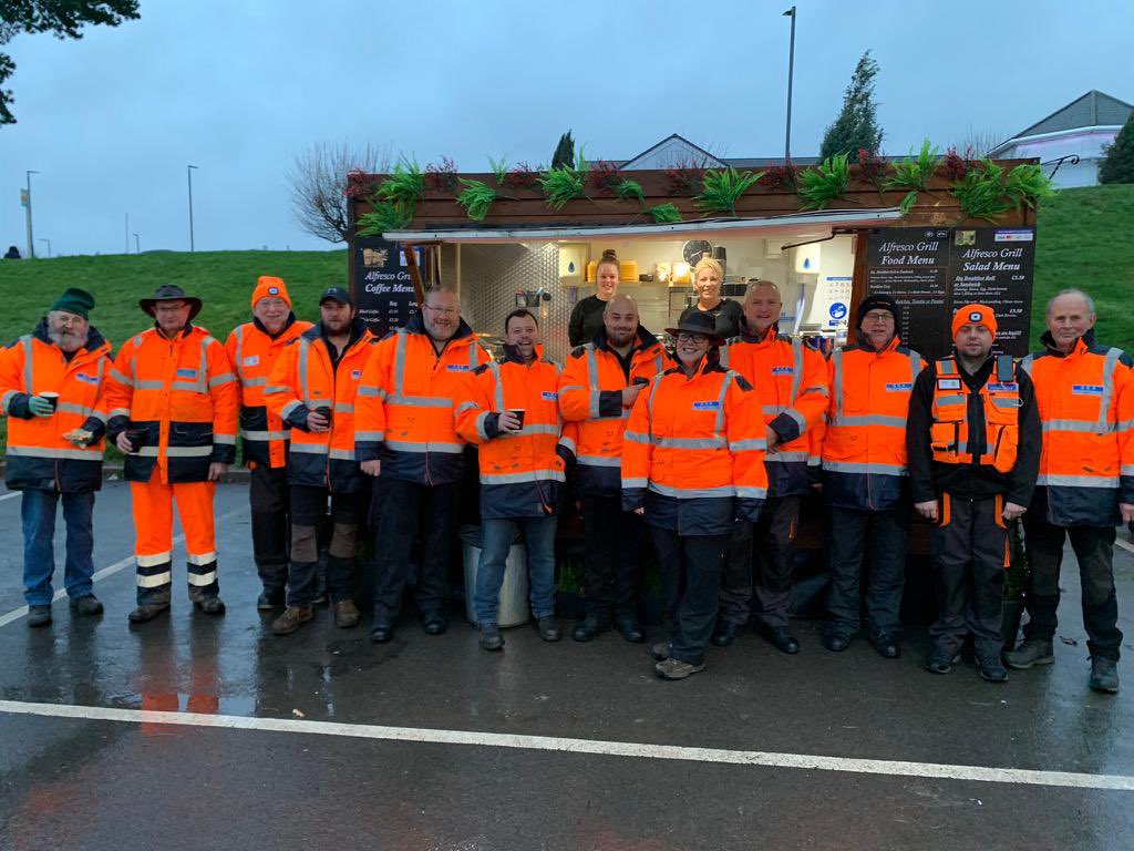 HfdsSpecialsSCI's tweet photo. A great day supporting @Hfd4x4response with Christmas Tree Collections for @StMichaelsHosp. Also thanks to @chaz22011986 for the use of their vehicles &amp; trailer. Also thanks to Alfresco Grill, Hereford for the breakfast. #volunteering https://t.co/lhej7OjIP1