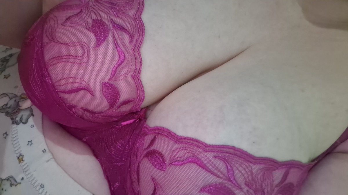 bbwgal27's tweet photo. Add my k!k sexybbwscottish #bored #fun #horny #kikuser #kikfun #kikadd #bigtits #bigbum #bigboobs #snapchatcode #naughty #naughtygirl #bbw #ssbbw https://t.co/c5Wdgzvilb