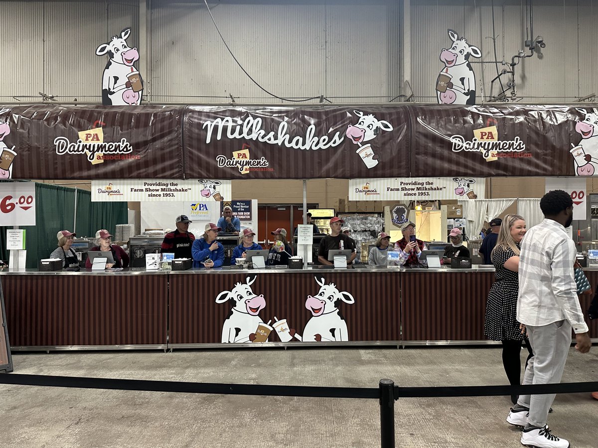 PAFoodMerchants's tweet photo. Amazing work @padairymens!🥛 To kick off the #PAFarmShow yesterday, they worked with @AmericanDairyNE &amp; @FeedingPA to raise $201K+ for the 2023 #FillAGlassWithHope campaign. Funds help nourish PA neighbors in need.

Great work by our @PAFoodMerchants member! https://t.co/6aVYcogLWh
