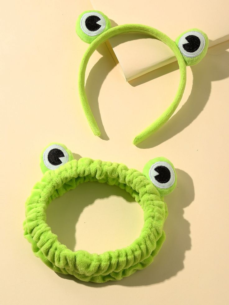 ㅤ
"<a href="/LeoneedShiho/">❈ 日野森、Shiho.</a>-chan, selamat ulang tahun—! Kamu sudah semakin besar, ya, Shii-chan!

Oh, ya...—Ini! Hadiah untuk Shii-chan. Kulihat Shii-chan sangat cocok dengan warna hijau, jadi kuberikan ini. Maaf karena aku tidak menemukan yang lebih lucu... Semoga suka!"
ㅤㅤ