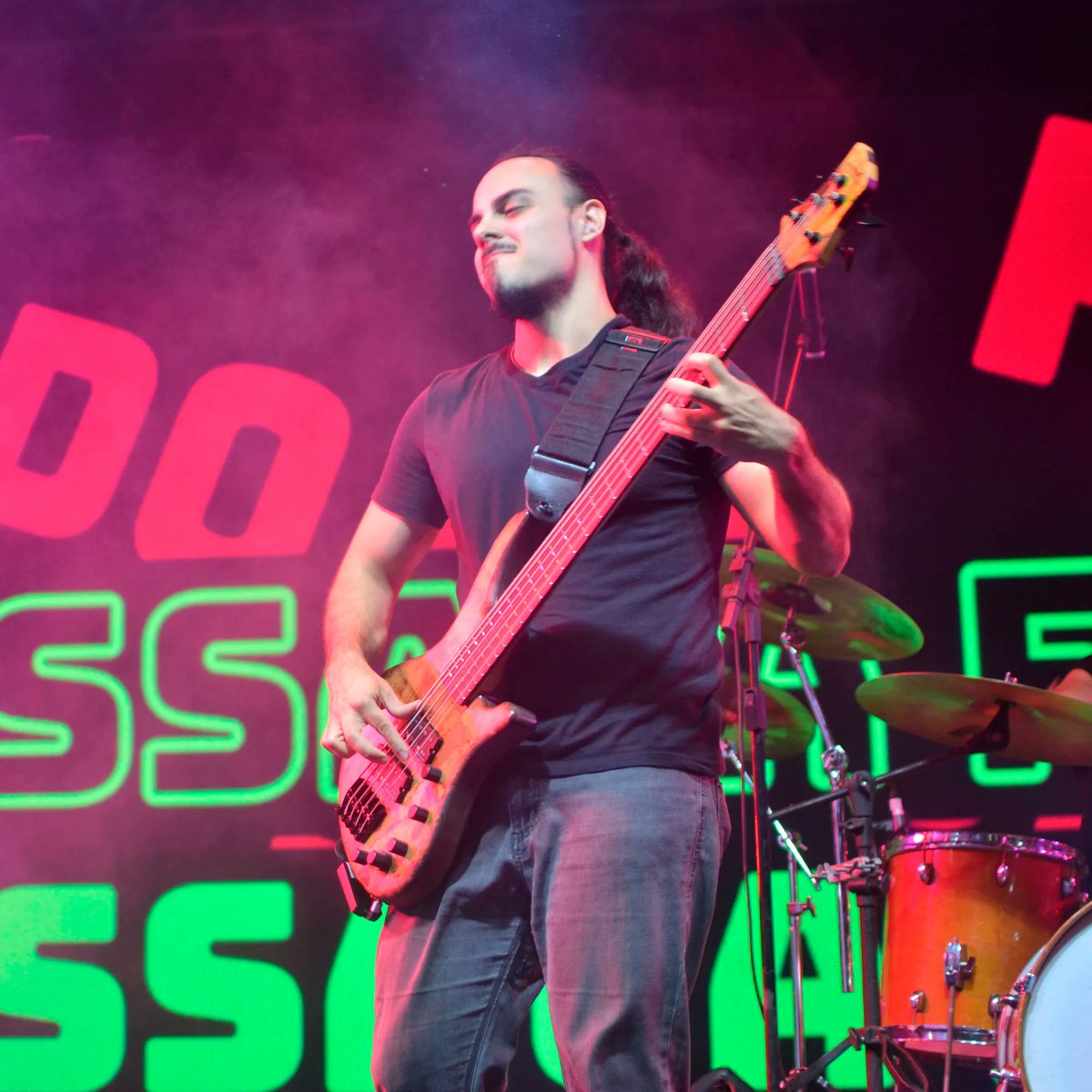 MattManente's tweet photo. With Anison Lab at Ressaca Friends - In this beautiful photo, the king of homologation, @RymaruMaster! #progrock #progmetal #anisonlab #animemusic #ricardocruz #bassrecording #bassgig #baixobrasil #contrabaixo #rockbass #contrabaixorock #homologacao #homologation https://t.co/yofALzUIeh