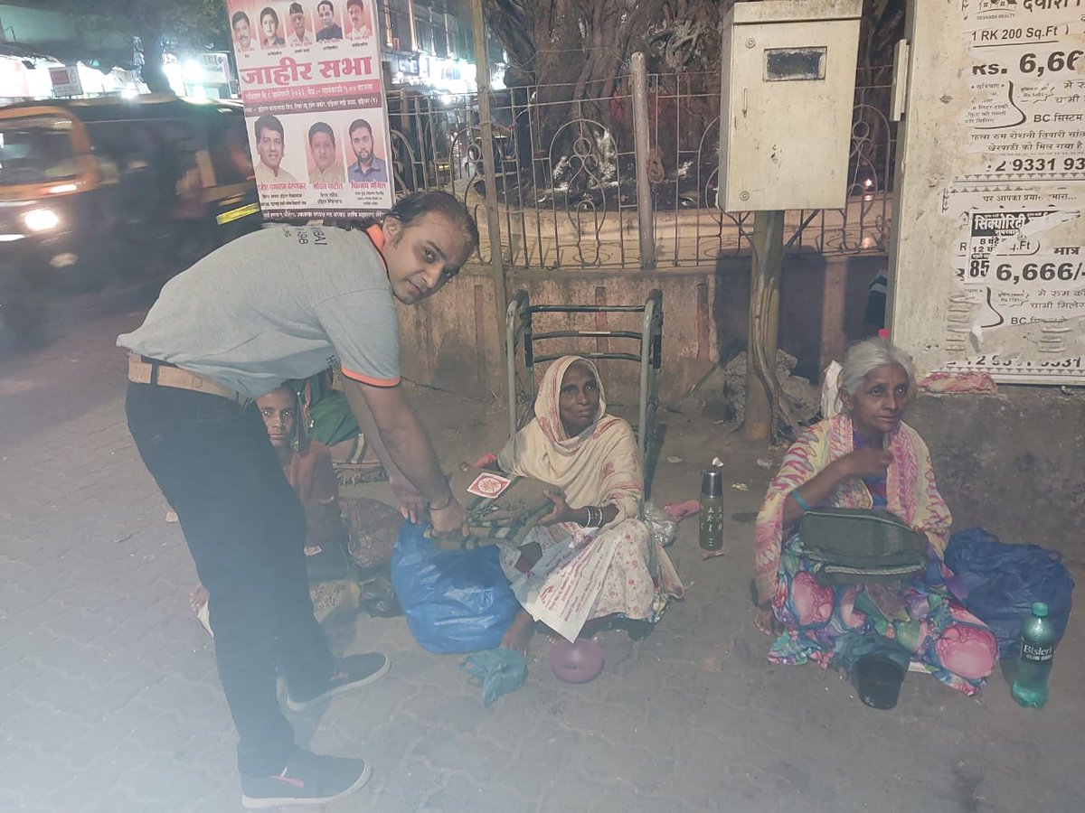 avinashpatilmra's tweet photo. #MumbaiWinters
#HelpingHomeless

@Bhavesh91823570 https://t.co/z4ZYU0cQH9