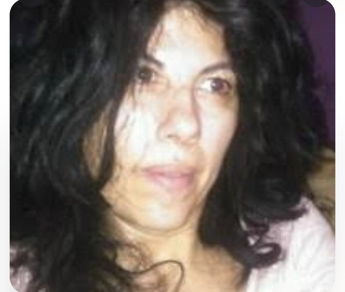 MartaRiesco's tweet photo. Solo para que os quedéis tranquilos y para solventar dudas, la señora Luisa Galván de Vocento es pública. Mi abogado me ha dicho que estoy en todo mi derecho de hacerlo porque ella es pública. Basta de escudarse en un emoticono Señora! https://t.co/dvEK4bdysv
