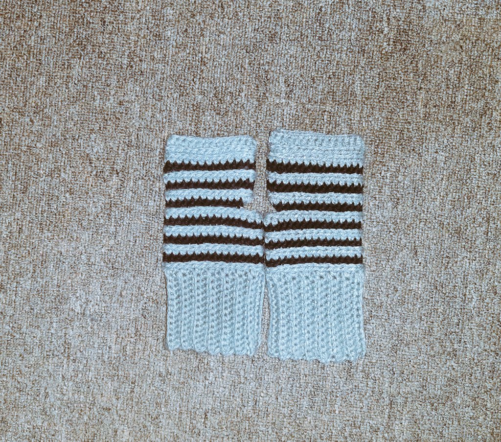 Day 27 : 
Crocheted the rest of the left glove today and... 🥁
got a pair of fingerless gloves, done and dusted successfully! 🤠🥳
#100DaysOfCrochet #100dayschallenge #crochet #learning #crocheting #fingerlessgloves #project