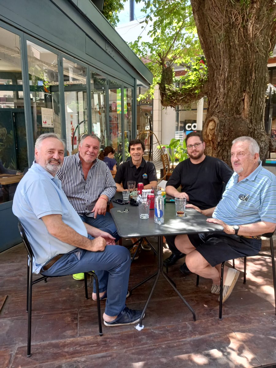 GTrindade23's tweet photo. Sábado de café con amigos en #pilar junto a @delatorrej @glagomarsino @El_Pilarense #JuanArenaza 
@PatoBullrich presidente
@jparenaza https://t.co/SL0uCIFcaH