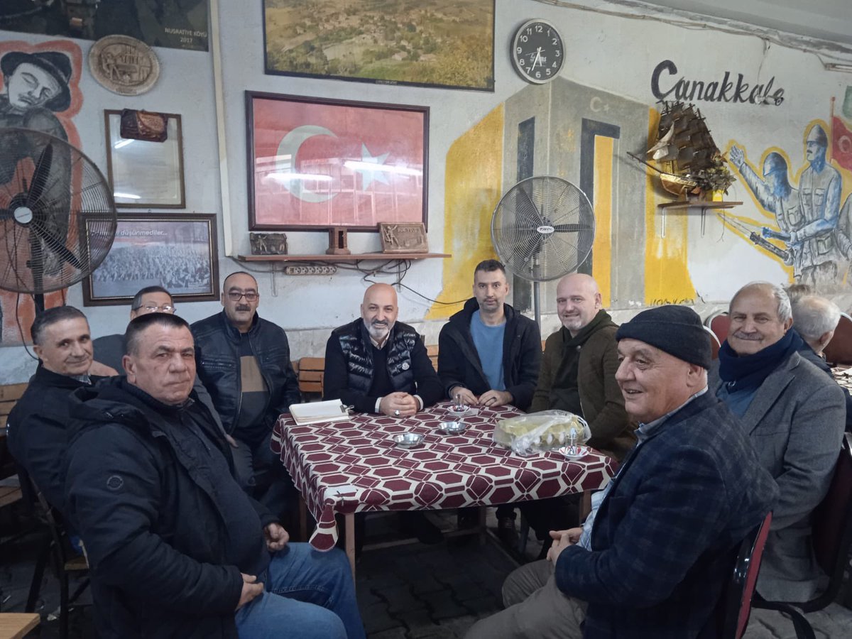 VEYSELGULDOGAN's tweet photo. Bugün Çamdibi bölgemizde çalışmalarımıza devam ettik. Ak Noktamızda vatandaşlarımızı dinleyip, esnaf ziyaretleri yaptık. Çanakkaleliler Derneği’nde gönüldaşlarımızla sohbet ettik. #Hedef2023 https://t.co/BNhngwpLFq