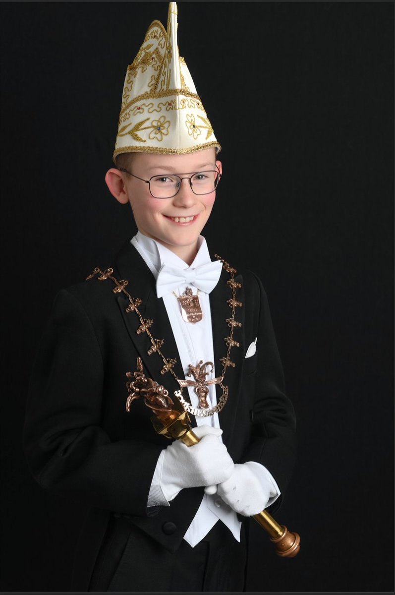 Thijs I (Sauren) is onze nieuwe Jónkheedprins! ❤️💛💚winkbulle.nl/vereniging/pri…
Zijn receptie is op 22 januari in Café d'r Klinge 
#heerlen #heëlesjewink #heerlenmijnstad #heële #winkbülle #carnaval #vasteloavendinlimburg #vasteloavend #jonkheedprins #jonkheed #gefeliciteerd