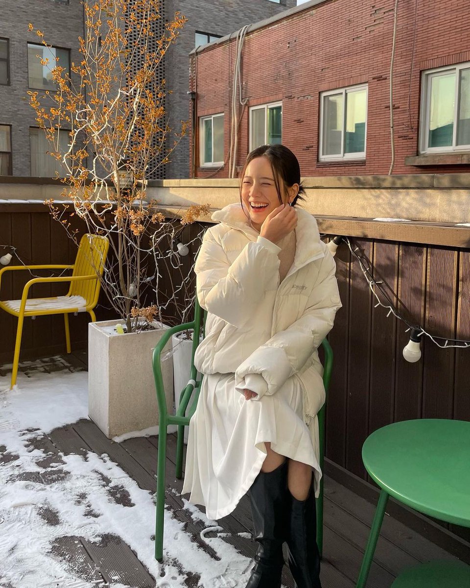 gjyurious's tweet photo. Where the orange sun meets the white snow 🧡❄️ https://t.co/BSg3XiLWMJ