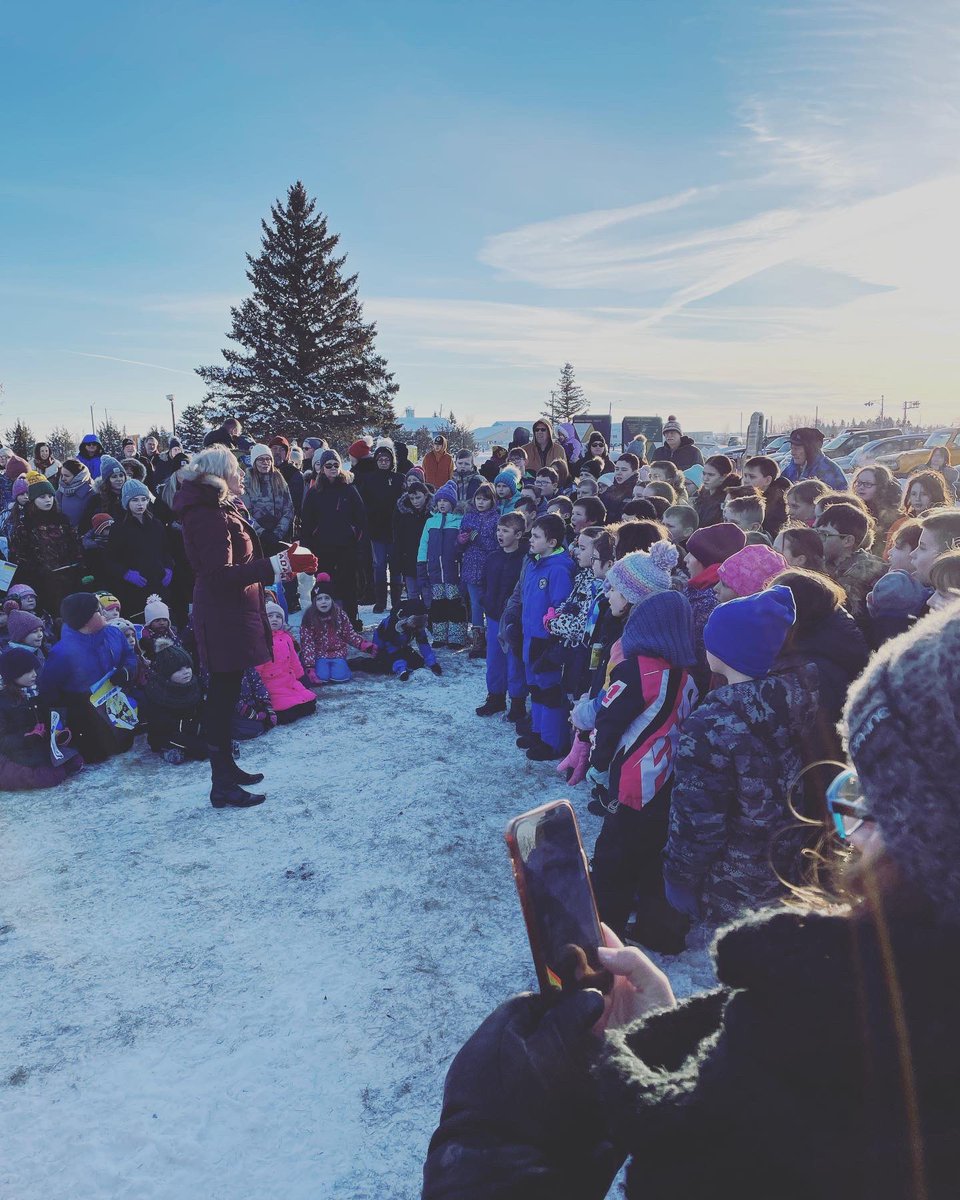 ALHortonSchool's tweet photo. Ukrainian Language &amp; Culture students sang two songs for Rizdvo (Ukrainian Christmas) on Friday when the Ukrainian U25 National Hockey Team visited the Vegreville Pysanka. Students waved to the players &amp; wished them safe travels as they tour western Canada and head home. #eips https://t.co/1ROwo7JrpV