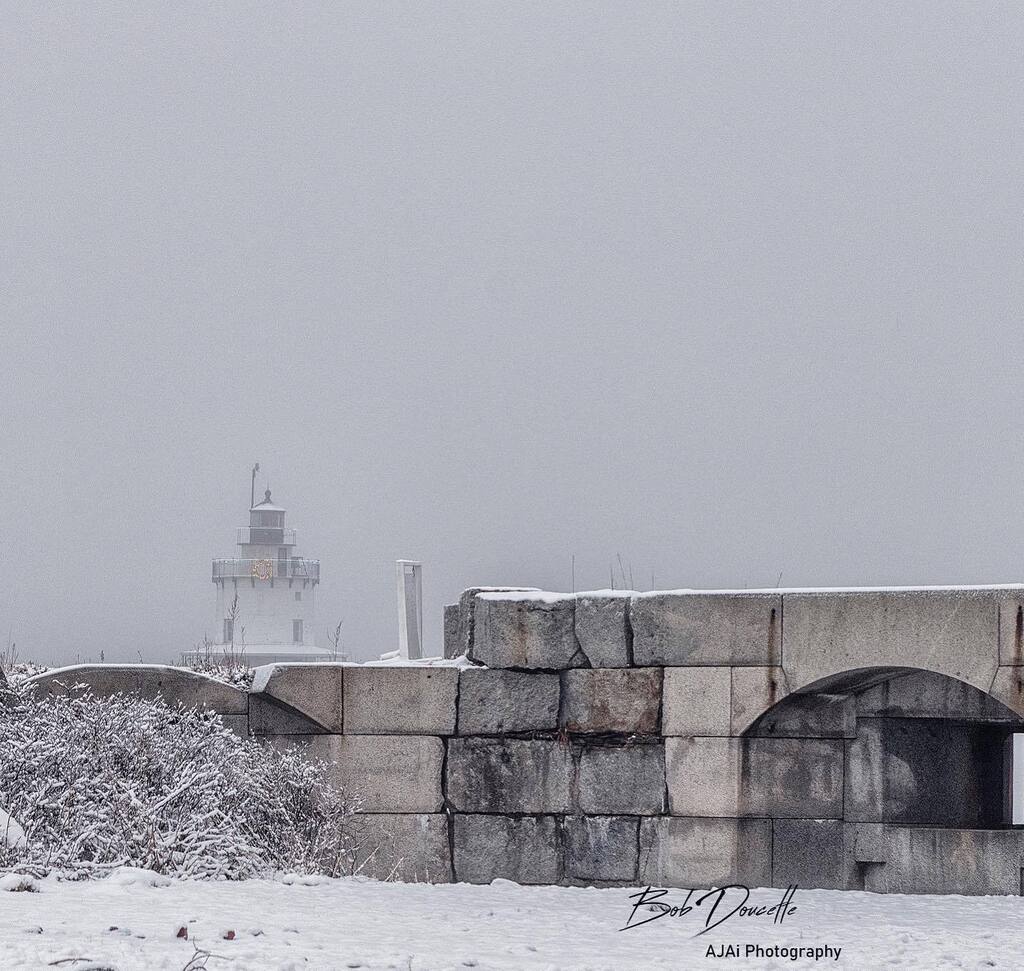 AJAPhotography2's tweet photo. A little snow on the ground this morning, and Spring Point Lighthouse was barely visible due to the fog. The plans for a sunrise didn’t work out for us. But got to hang out with @seanbakerphotos @andrewgp_photography @jennifereganphotography and @kate.peretti 
@shutterbugs4c… https://t.co/d5rNvhXttk