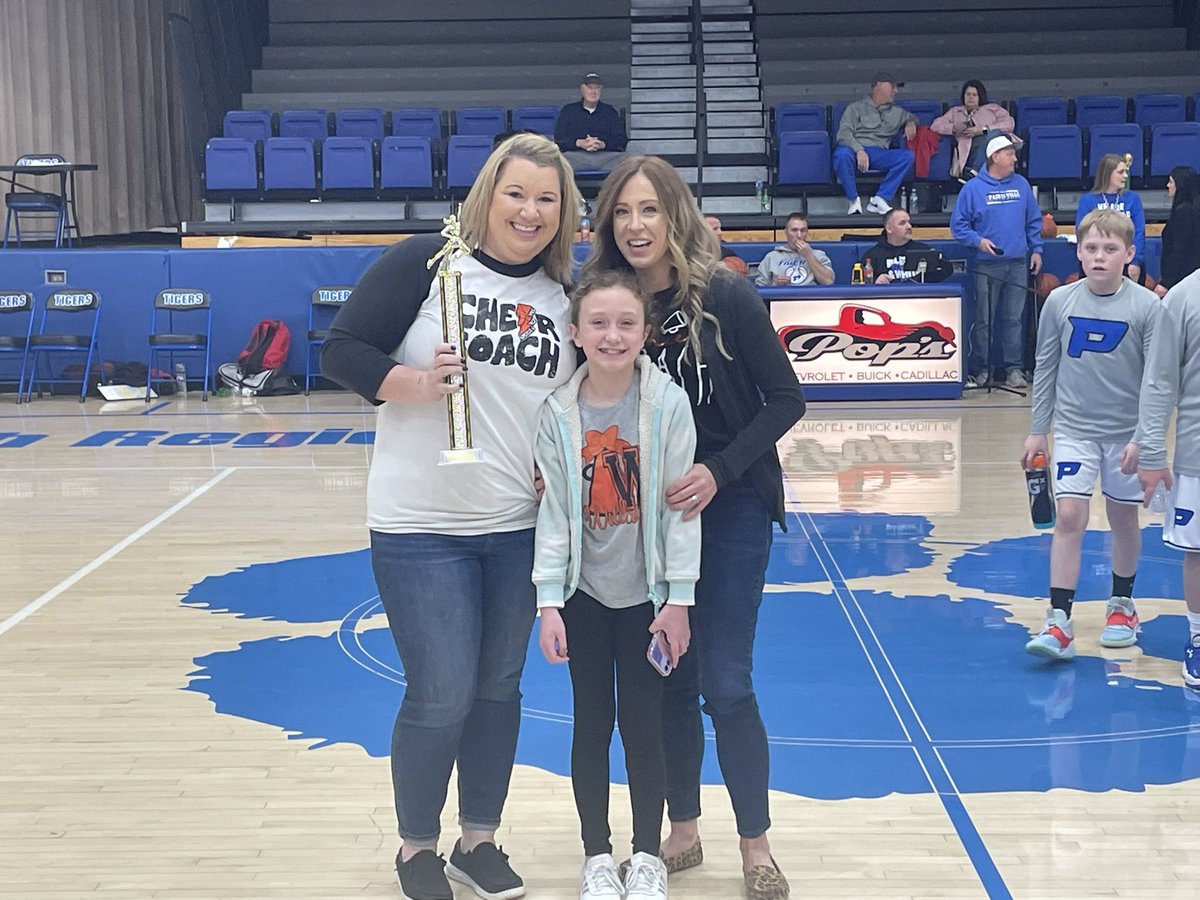 jferguson86's tweet photo. BES Cheerleaders won 1st place in the EKEBC cheerleading tournament!! @BlaineElem @All_in_LC https://t.co/ftjrKbW8ct