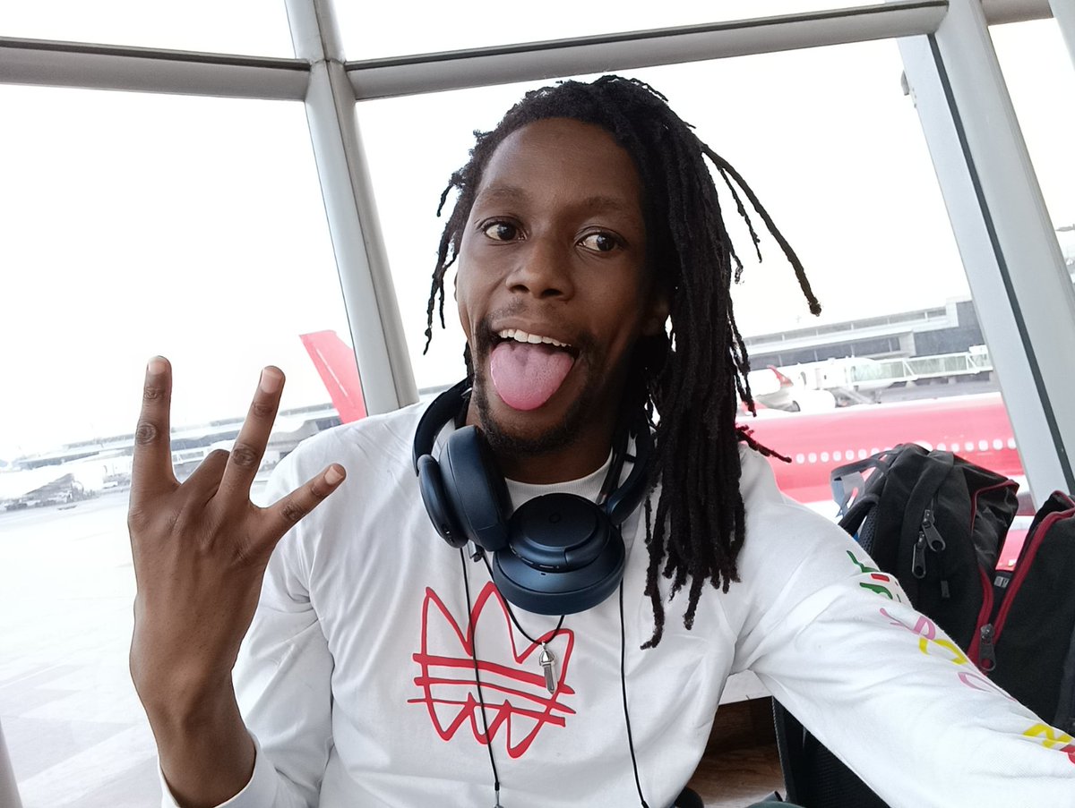 My first time at an international terminal.

My first international flight. 

It's fitting that I should be traveling for my first international studio gig, as you're looking at the new host of the <a href="/pglesports/">PGL</a> NA Div 1 DPC!!!

We going live so soon! See you there!!