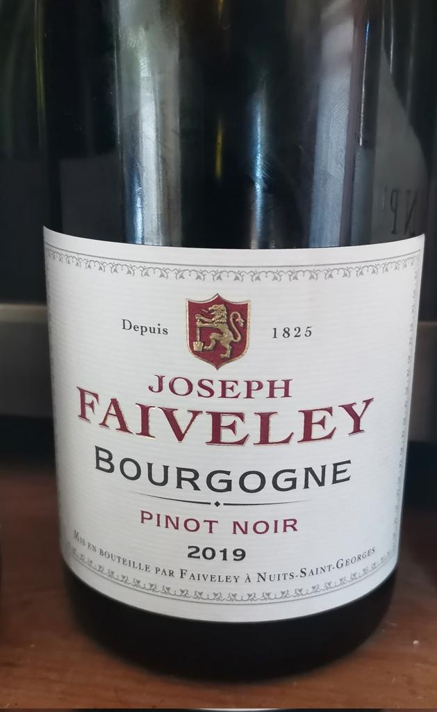 Malditovino's tweet photo. Cartesiano pero ligero. #Faiveley Los vinos de enero primaveral. https://t.co/q1AnkyCk7H