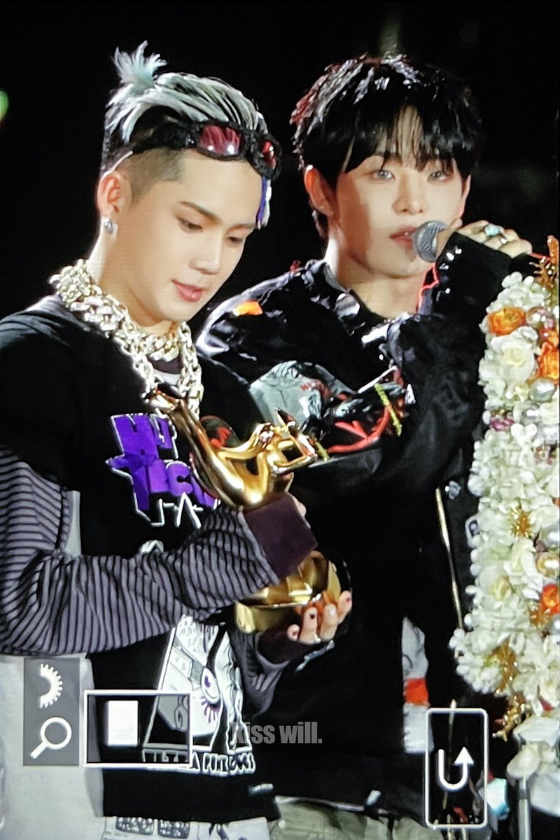 kisswillkiss's tweet photo. #HOONSUK #SUKHOON 

-230107

#CHOIHYUNSUK #JIHOON 
#지훈 #최현석 https://t.co/cNUzGFzg2e