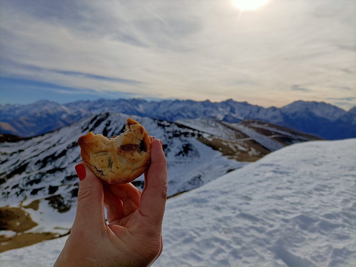 sammiemitch1973's tweet photo. Christmas isn't really over until the last mince pies are eaten, and what a place to eat them. Pic du Lion at 2101m perfect spot for @marksandspencer pie. Amazing hike @HikePyrenees #whataview #2101m #perfectconditions https://t.co/wG5EzcPWQa