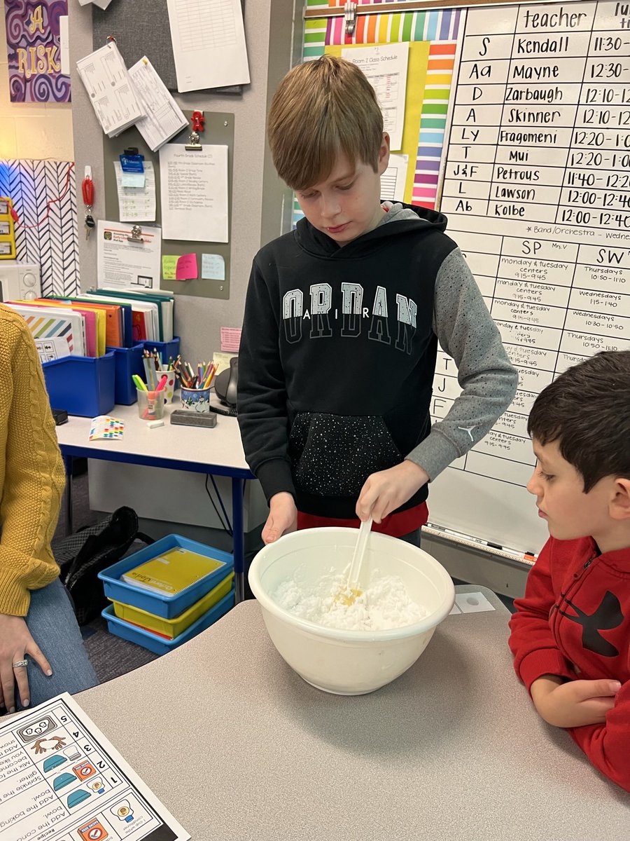 JamiKazdan's tweet photo. First Fun Friday of 2023! We made snow in room 2 ❄️ We’re learning about penguins this month and penguins LOVE snow 🐧❤️ @WassWolves https://t.co/7iSvDNJAKq