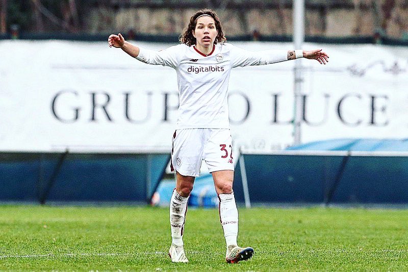 ElenaLinari's tweet photo. È vero, non abbiamo iniziato con una vittoria, nè con una delle nostre migliori prestazioni, ma era comunque importantissimo cominciare questo 2️⃣0️⃣2️⃣3️⃣ con il passaggio ai #quartidifinale di #CoppaItalia 💪🏻. Ora testa al campionato! @ASRomaWomen #forzaroma💛❤️ #el32 https://t.co/DzCtwpIC7W