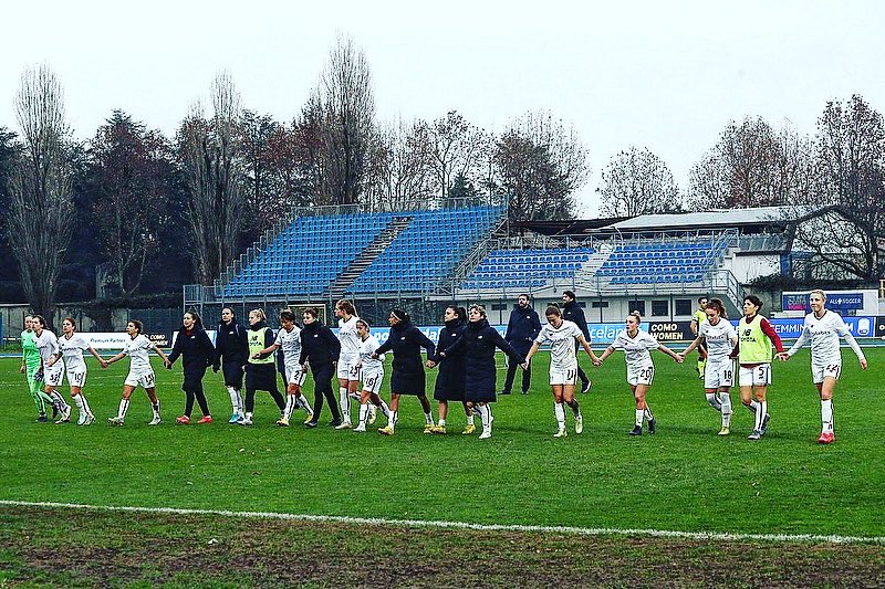 ElenaLinari's tweet photo. È vero, non abbiamo iniziato con una vittoria, nè con una delle nostre migliori prestazioni, ma era comunque importantissimo cominciare questo 2️⃣0️⃣2️⃣3️⃣ con il passaggio ai #quartidifinale di #CoppaItalia 💪🏻. Ora testa al campionato! @ASRomaWomen #forzaroma💛❤️ #el32 https://t.co/DzCtwpIC7W