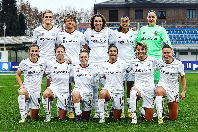 ElenaLinari's tweet photo. È vero, non abbiamo iniziato con una vittoria, nè con una delle nostre migliori prestazioni, ma era comunque importantissimo cominciare questo 2️⃣0️⃣2️⃣3️⃣ con il passaggio ai #quartidifinale di #CoppaItalia 💪🏻. Ora testa al campionato! @ASRomaWomen #forzaroma💛❤️ #el32 https://t.co/DzCtwpIC7W