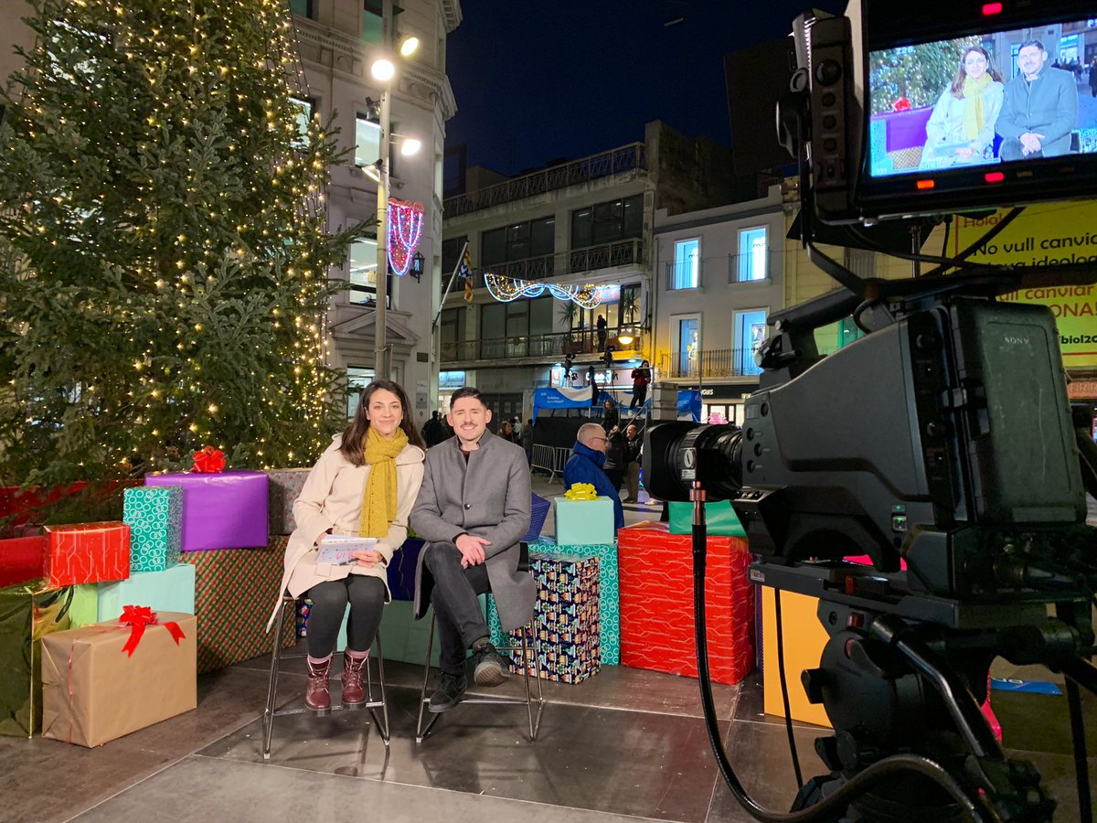 bdncom's tweet image. 👑 56.500 persones van seguir la retransmissió de la Cavalcada i l'Arribada dels Reis de Televisió de #Badalona!

👑 63.600 van veure la nostra programació especial!

👑 192.700 van sintonitzar-nos en algun moment!

🙌 Gràcies per confiar en nosaltres!

📈 Dades: @Konodrac