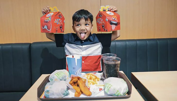 SaycheeseDGTL's tweet photo. Kids are no longer allowed to order sodas with their kids meal in New Orleans! Only water, milk &amp; fruit drinks. You can get fined $200 on your 3rd strike. https://t.co/hLk5S0T2rY