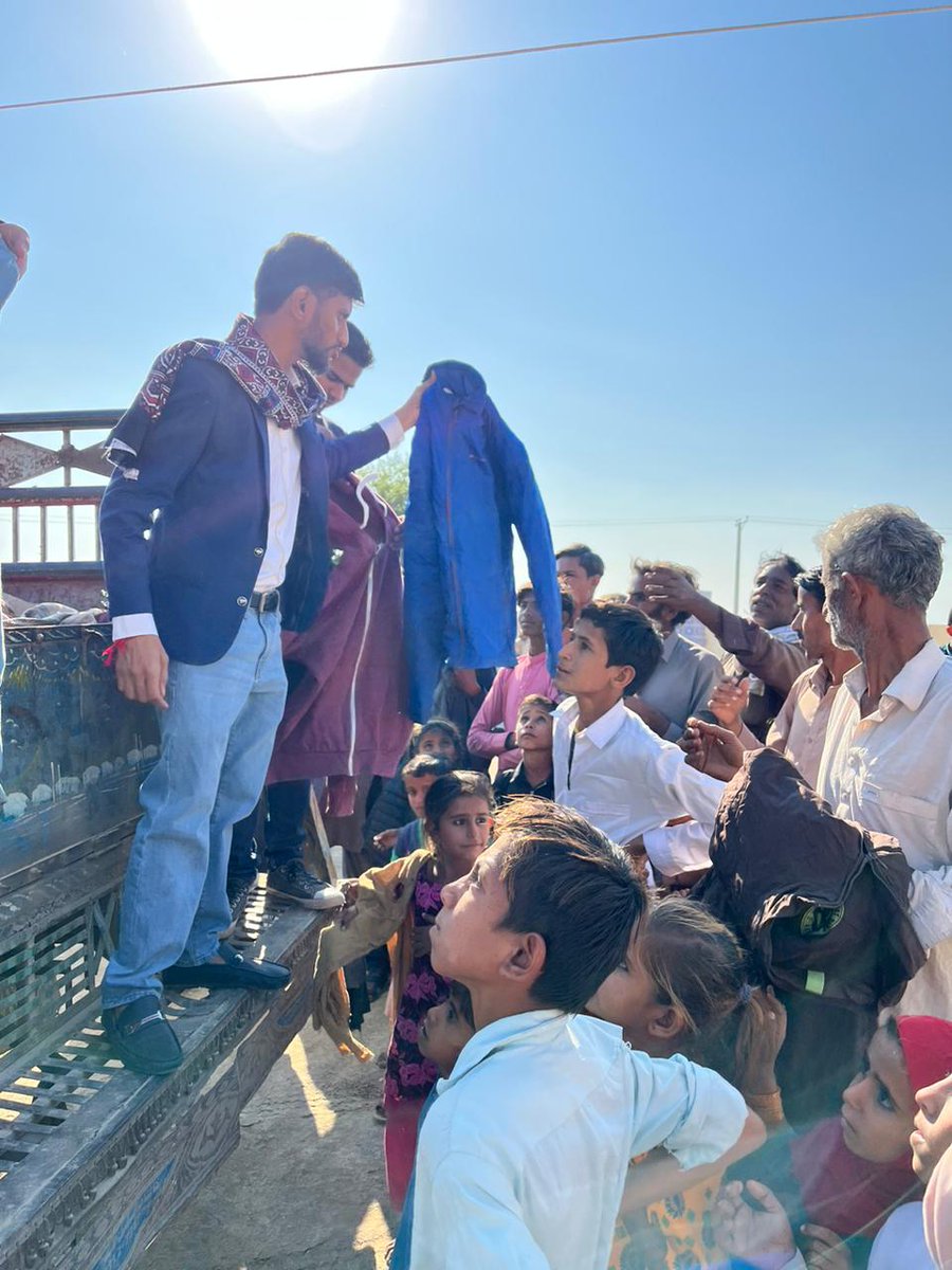 msdo_sindh's tweet photo. 𝐖𝐢𝐧𝐭𝐞𝐫 𝐂𝐥𝐨𝐭𝐡𝐢𝐧𝐠 𝐃𝐫𝐢𝐯𝐞 𝐟𝐨𝐫 𝐅𝐥𝐨𝐨𝐝 𝐀𝐟𝐟𝐞𝐜𝐭𝐞𝐝 𝐅𝐚𝐦𝐢𝐥𝐢𝐞𝐬 𝐨𝐟 𝐔𝐦𝐞𝐫𝐤𝐨𝐭 𝟐𝟎𝟐𝟑

@msdo_sindh organized a Winter Clothing Drive for flood affectees of District Umerkot.

1/3 https://t.co/KZbrdyMJoX