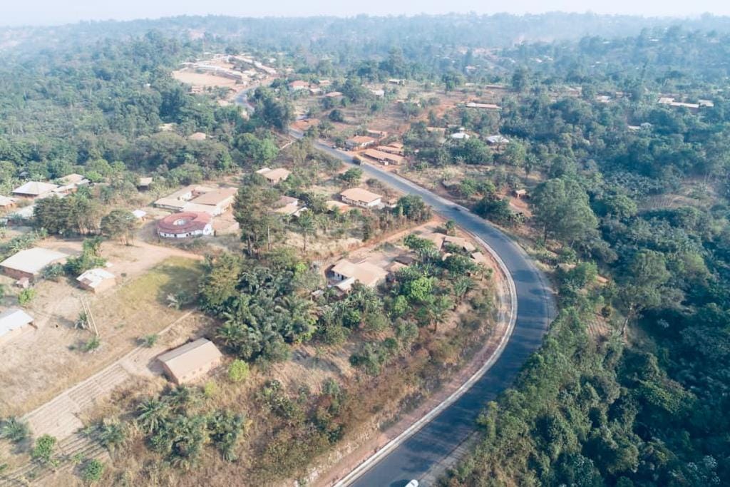 MaimoWajiri's tweet photo. Rehabilitation works of the BABADJOU-BAMENDA road (52 km) . Rehabilitation work resumed in July 2022 on Babadjou -Matazem (30%) and a few weeks ago Matazem / Bamenda (2 sections with a completion rate of 10%). #utdacameroon https://t.co/8DgS8JmUu2