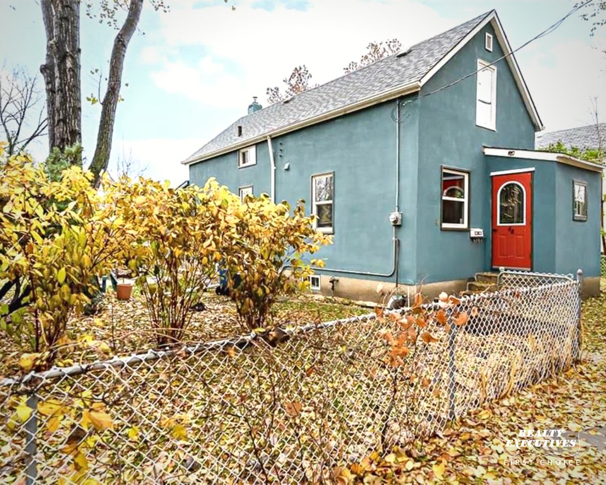 RealtyExecsWpg's tweet photo. Take a look at these Featured Listings:

34 Citadel Crescent - Maples, Winnipeg
25 Heppner Lane - Lowe Farm
48 Curtis Street - Point Douglas, Winnipeg
23 Ellice Avenue - Steinbach

https://t.co/rp0u0ldvBN https://t.co/EHY303DhYf