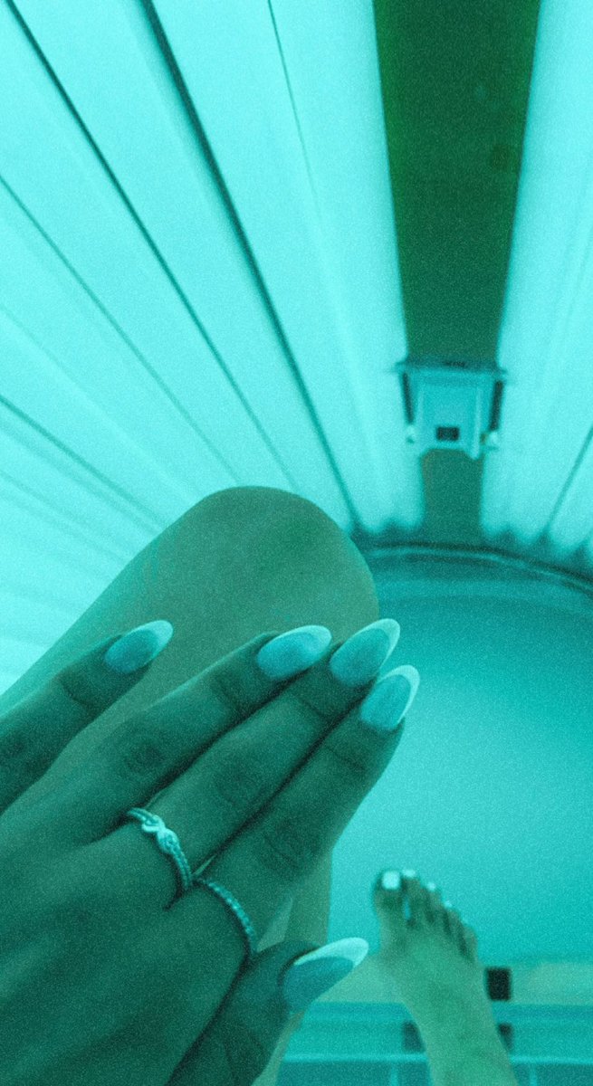 Sorayaaa1706's tweet photo. War grade im nagelstudio und Solarium muss bezahlt werden😚 #findom #Fandom #moneydom #paypig #sklave #herrin #geldsklave #göttin https://t.co/o8xAtXw9KQ