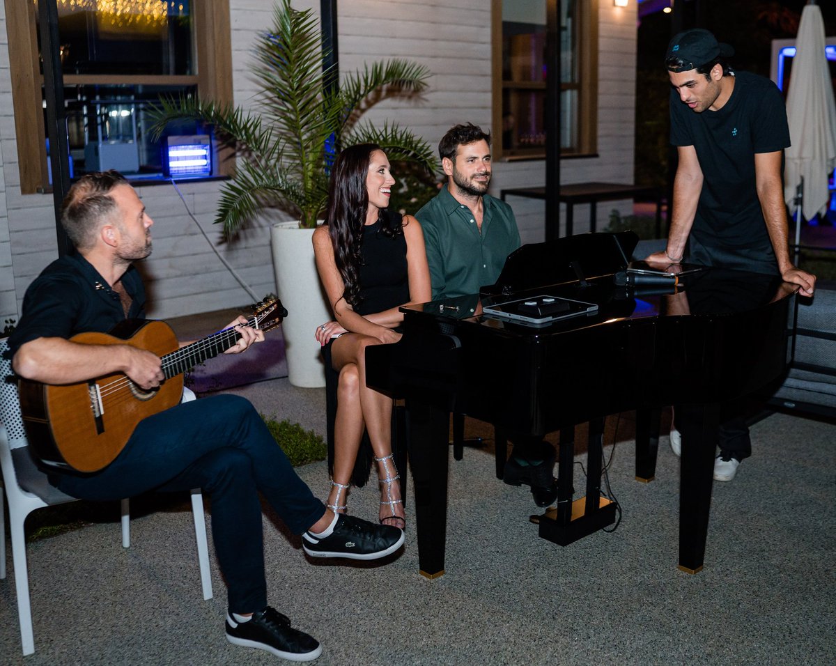 PetarCulic's tweet photo. Enjoying in jam session with amazing artists Matteo Bocelli, HAUSER and Elina Nechayeva 😊🎶

@virtuosos_talent_show

#virtuosostalentshow #matteobocelli #hauser #elinanechayeva #petarculicguitar #musicians #fyp https://t.co/1knSWZ1IY9
